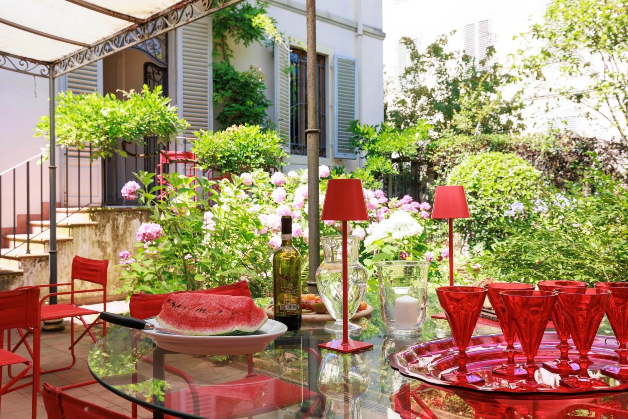 Huge With Private Garden Apartamento