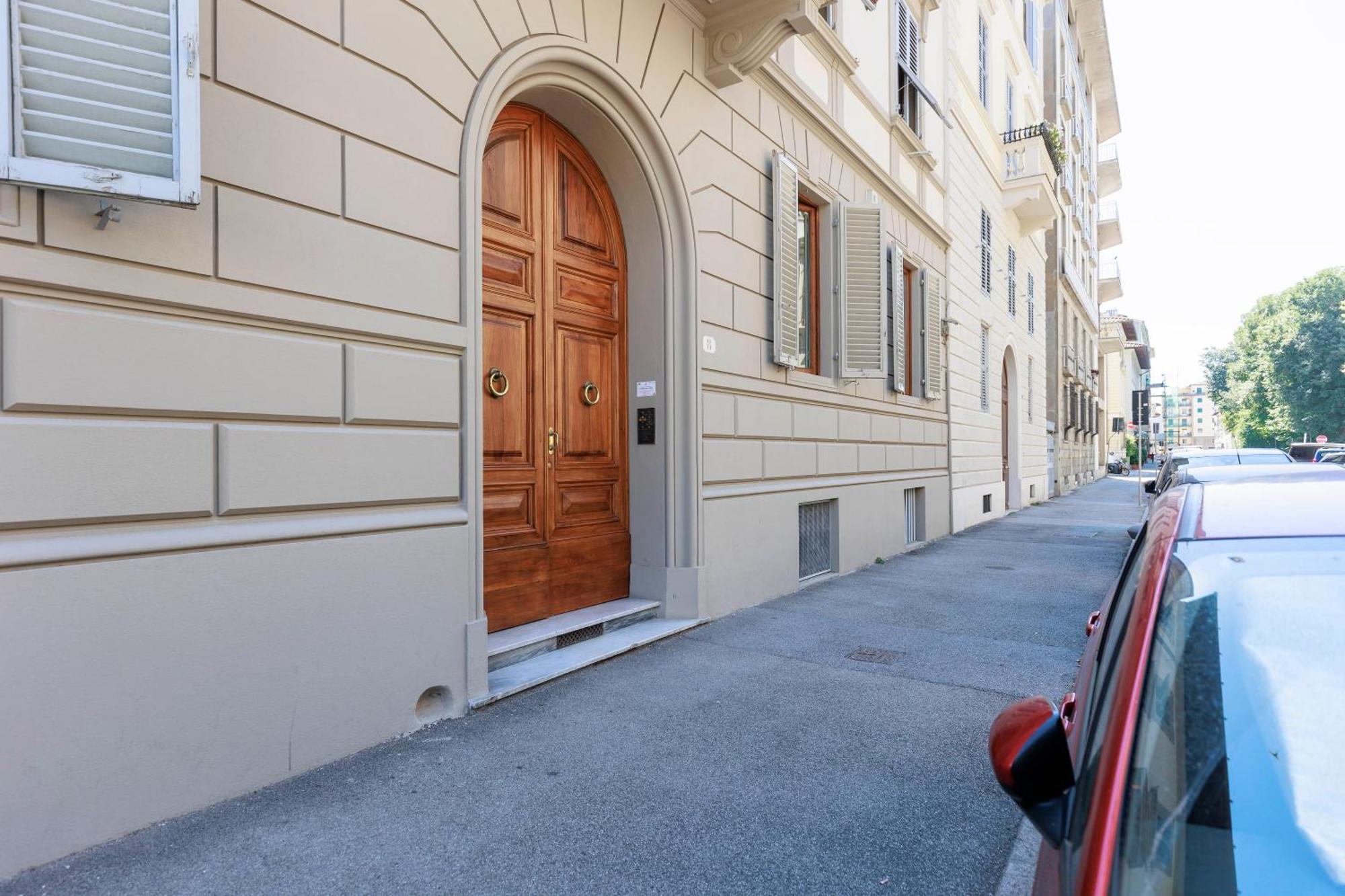 Huge With Private Garden Apartamento
